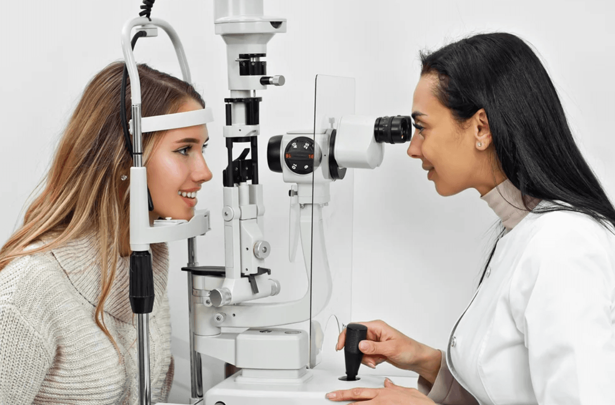 Biomicroscopia do Fundo Ocular com Lente de Goldmann