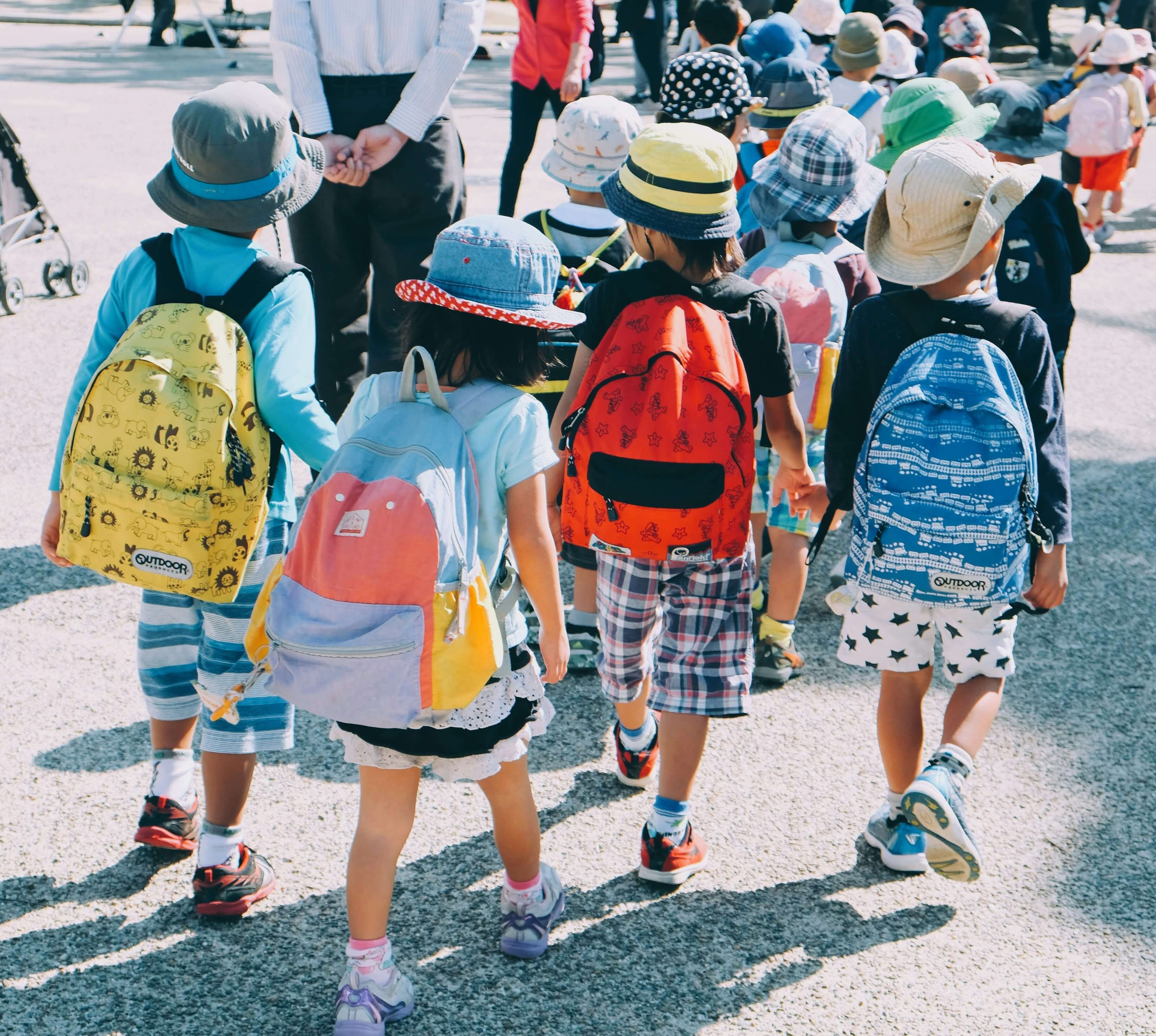 Peso das mochilas: riscos para a saúde e como prevenir
